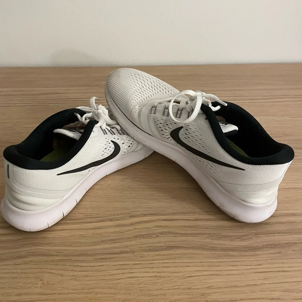 Nike White and Black Sneakers